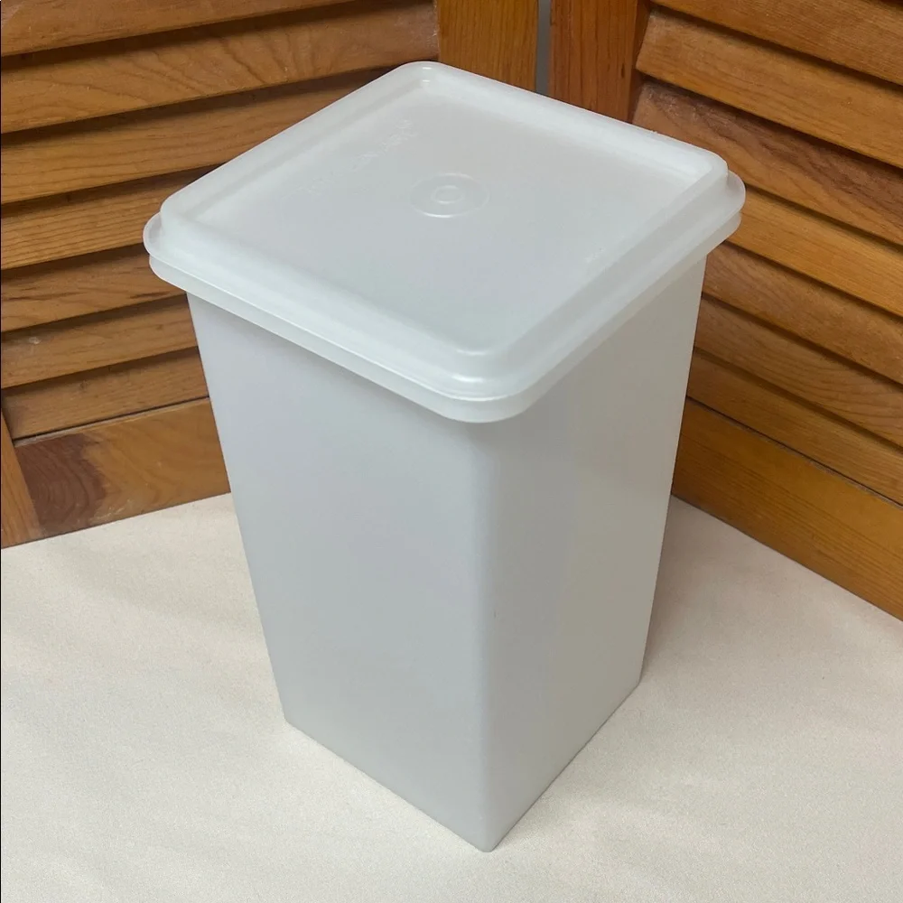 Vintage Tupperware Translucent Kitchen Storage Container - Picture 15 of 16
